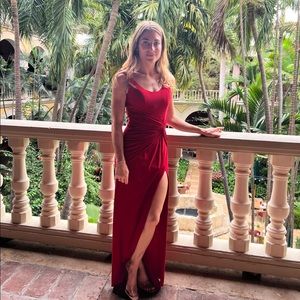 Worn once. I’m typical a size 6 but the 4 fit. Originally 500$